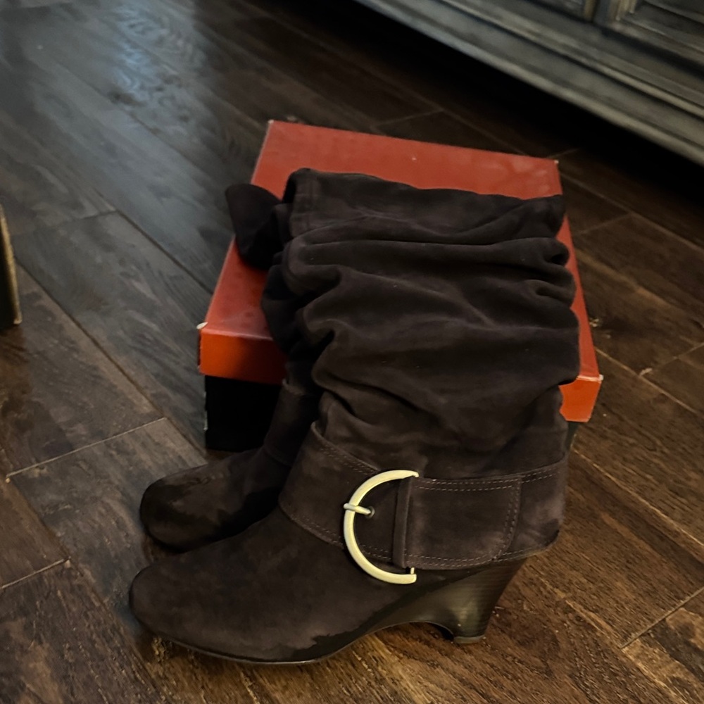 Naughty monkey D ring suede boots chocolate size 9